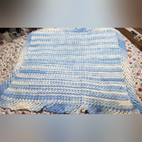 Crochet baby blanket - Picture 1 of 5